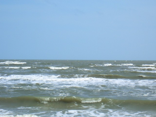 2006 Mar 15 Galveston 07 dirty ocean.jpg