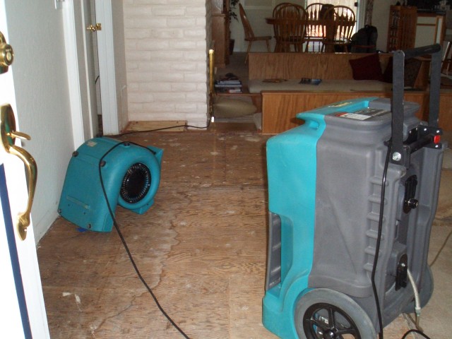 Water damage Aug 5th welcome home 02 entry fan & dehumidifier.jpg