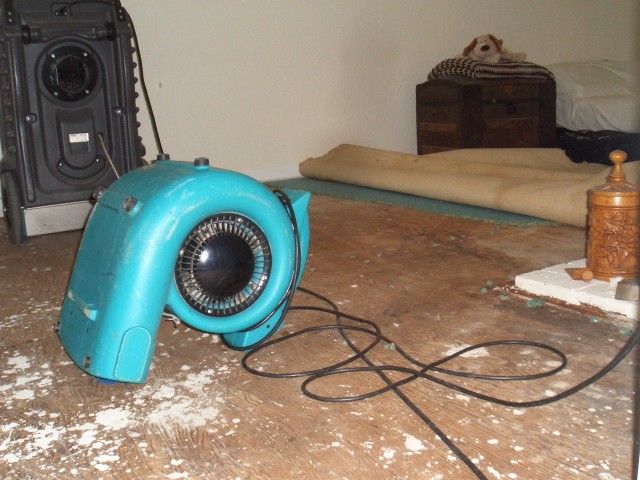 Water damage Aug 5th welcome home 06 master suite fan & dehumidifier.jpg