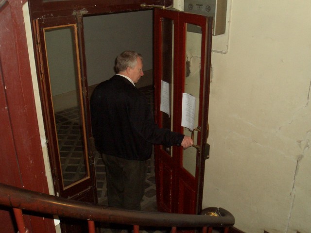 April 2006 Paris Apt08a entry door from inside.jpg