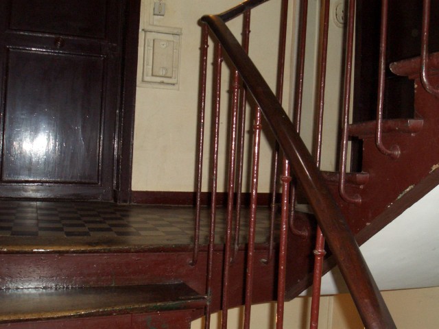 April 2006 Paris Apt11 stairs first landing.jpg