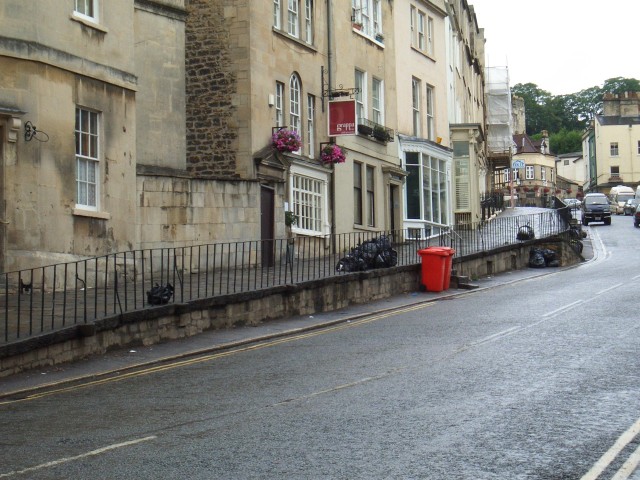 UK-July-06 7th Bath02 split st get on horse.jpg