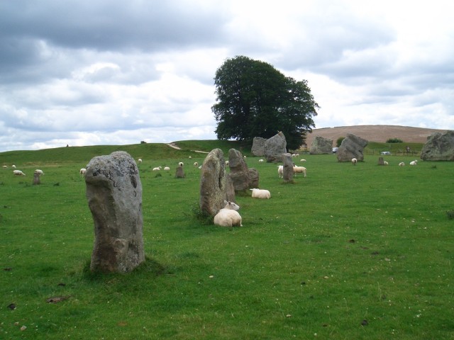UK-July-06 8th road trip03 Avebury.jpg