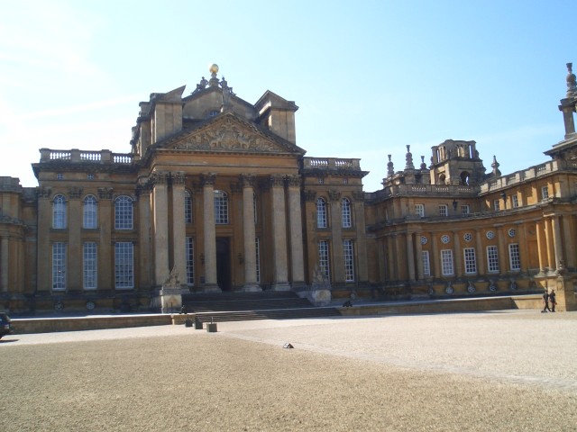 UK-July-06 16th Cotswolds 05 Blenheim Palace entrance.jpg