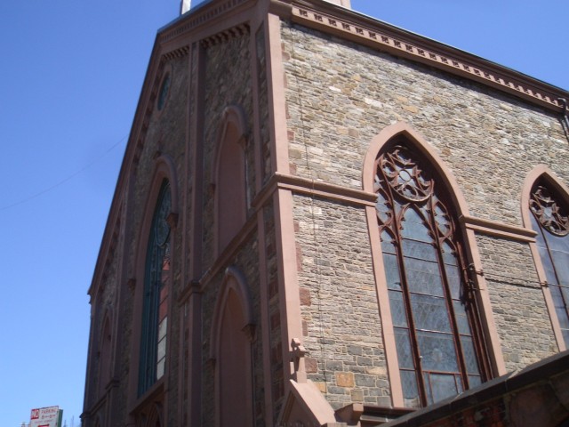 NYC 5-Apr 11 BOT SoHo Cast Iron District metal on church frame.JPG