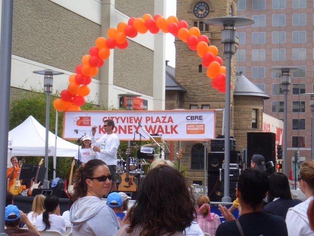 2009 Jun 5th SJ Kidney Walk 02 stage.JPG