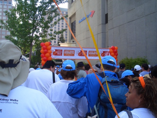 2009 Jun 5th SJ Kidney Walk 04 starting arch.JPG