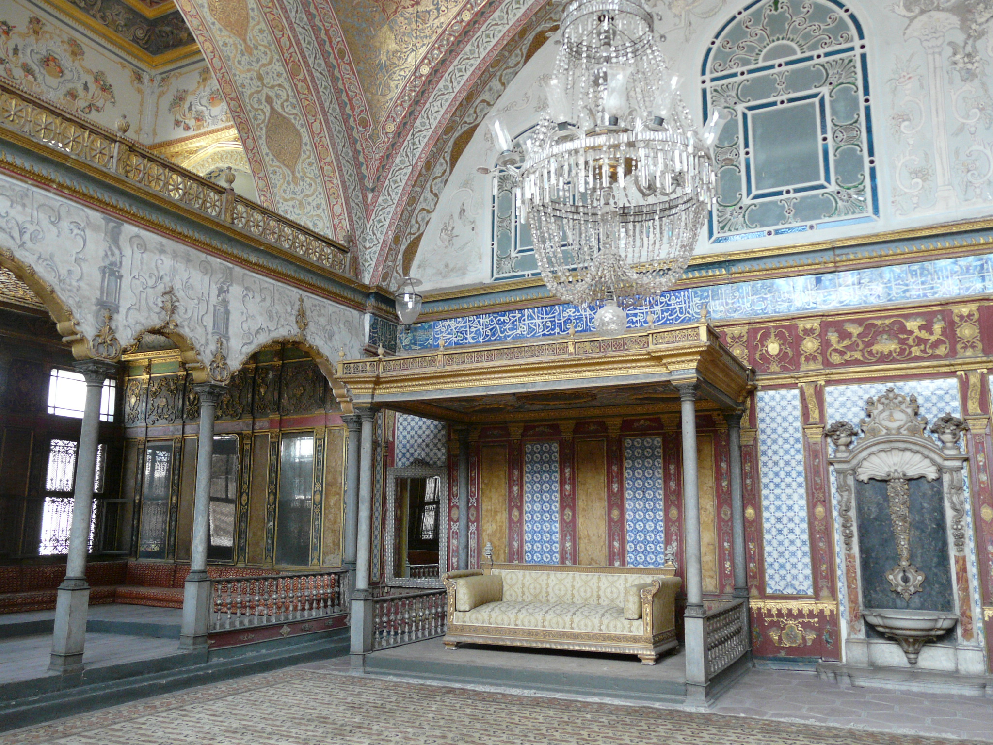  - 09Aug13_Istanbul_96_Tour_Topkapi_Palace_Harem_sultan_s_private_apartments_Imperial_Hall_throne