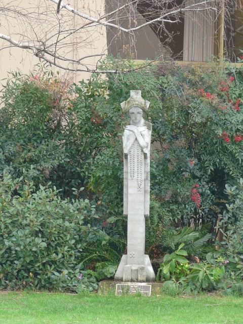 10Jan27 Marin 002 FLWright Tour east patio japanese statue.JPG