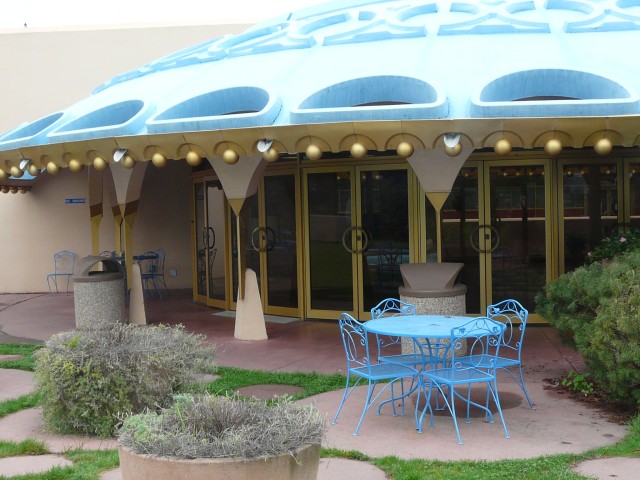 10Jan27 Marin 004 FLWright Tour east patio dome.JPG