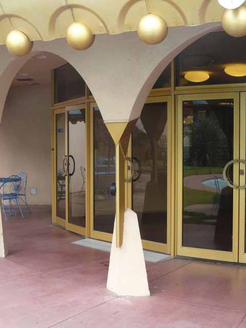 10Jan27 Marin 005 FLWright Tour east patio decorative column.JPG