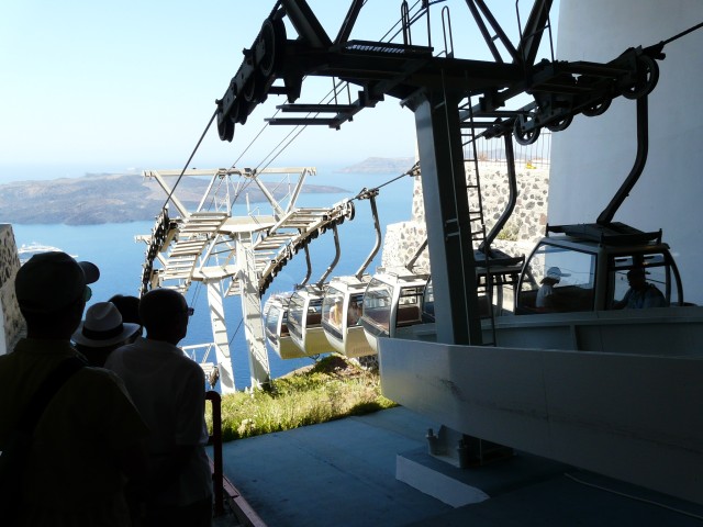 09Aug20 Santorini 11 funicular station cars arriving other platform.JPG