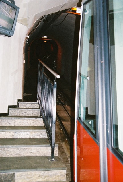 04-Jun 30th Bergen05 funicular.jpg