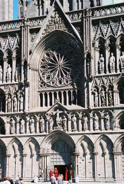 04-Jul 1st Trondheim06 Nidaros Cathedral - west front.jpg