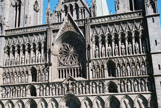 04-Jul 1st Trondheim07 Nidaros Cathedral - west front.jpg