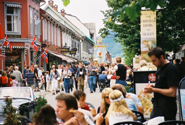 04-Jul 3rd Lillehammer02 parade.jpg