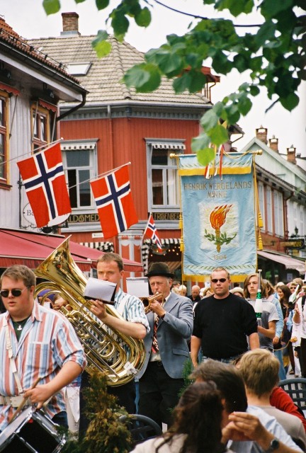 04-Jul 3rd Lillehammer03 parade.jpg