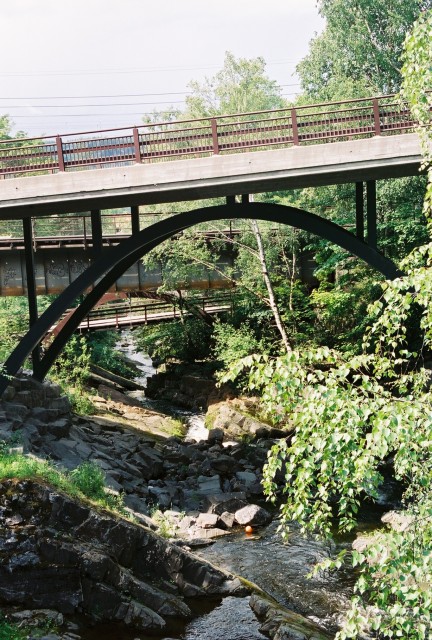 04-Jul 4th Lillehammer06 river bridge  by hotel.jpg