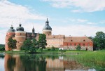 04-Jul 7th Gripsholms04 view across lake to castle.jpg