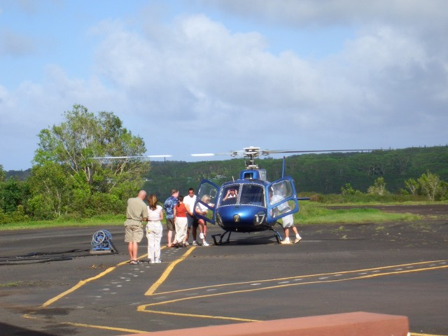 05AprHawaii - Helicopter1 boarding.JPG