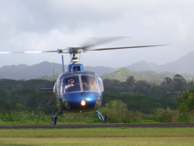 05AprHawaii - Helicopter1 take-off2.JPG