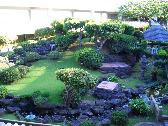 Honolulu airport garden6.JPG