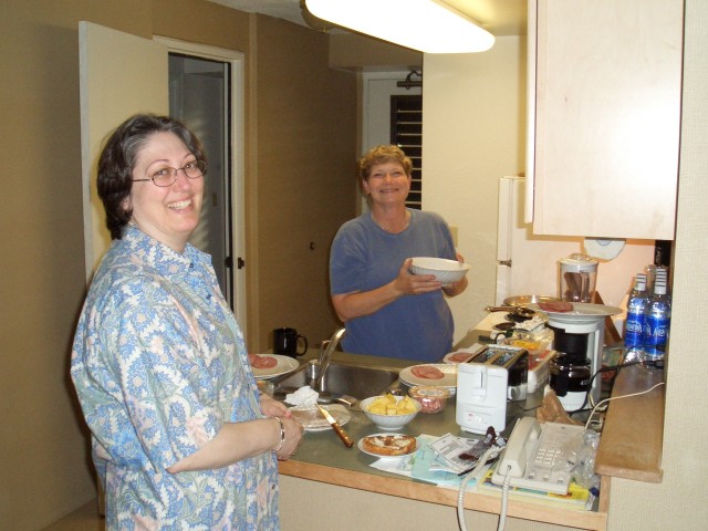 05AprHawaii - Resort-breakfast 1st day.JPG