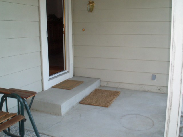 Front yard 2005 August 3 before work begins 12.jpg