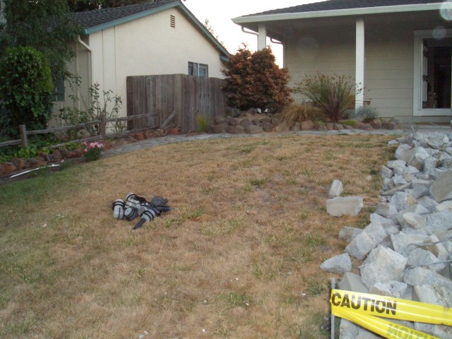 Front yard 2005 August 3 walkway demolition 06.jpg