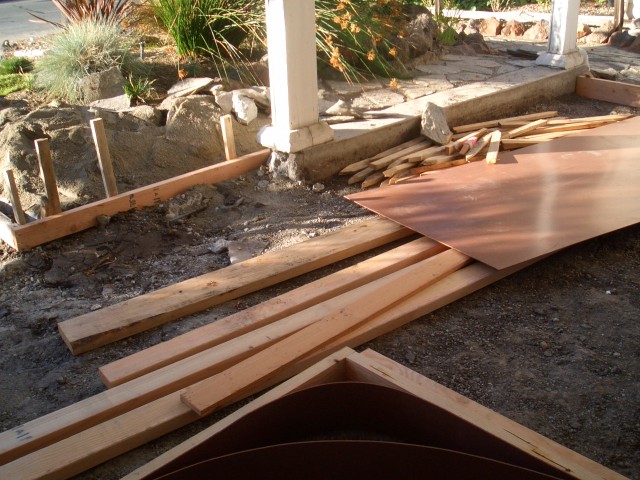 Front yard 2005 August 9 concrete framing 01.jpg