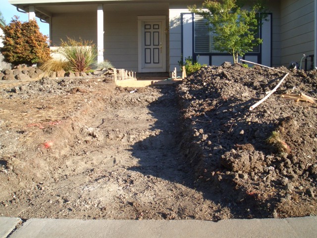 Front yard 2005 August 9 concrete framing 08.jpg