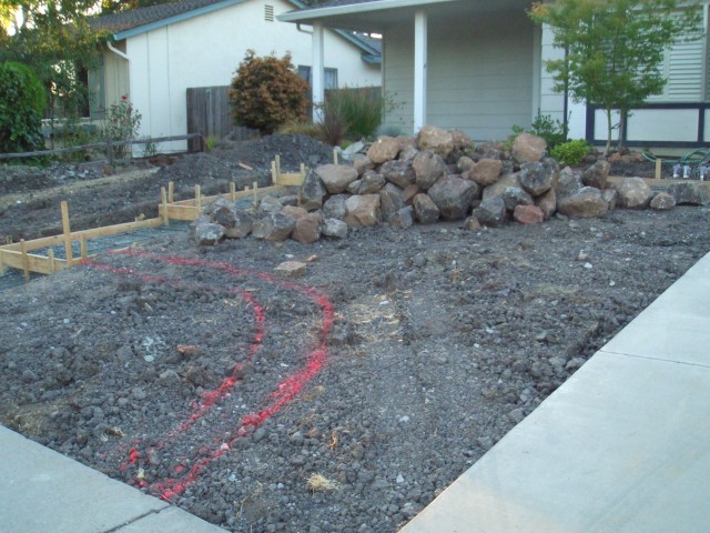 Front yard 2005 August 11 concrete rebar begin grating and walls 02.jpg