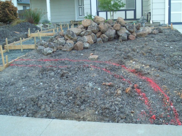 Front yard 2005 August 11 concrete rebar begin grating and walls 03.jpg