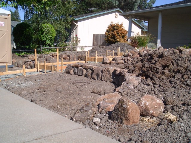 Front yard 2005 August 12 grading and walls 09.jpg