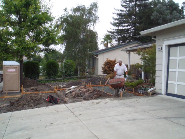 Front yard 2005 August 15 Concrete and retaining walls 01.jpg
