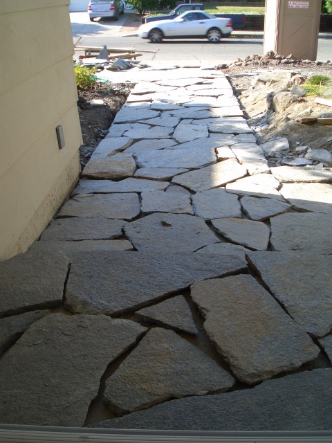 Front yard 2005 August 16 flagstones some with mortar 01.jpg