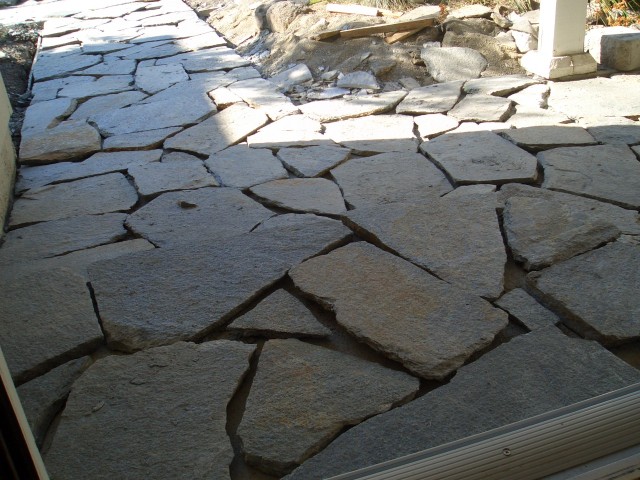 Front yard 2005 August 16 flagstones some with mortar 02.jpg