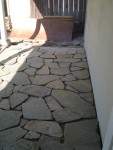 Front yard 2005 August 16 flagstones some with mortar 03.jpg