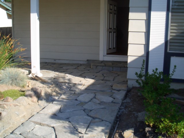 Front yard 2005 August 16 flagstones some with mortar 04.jpg