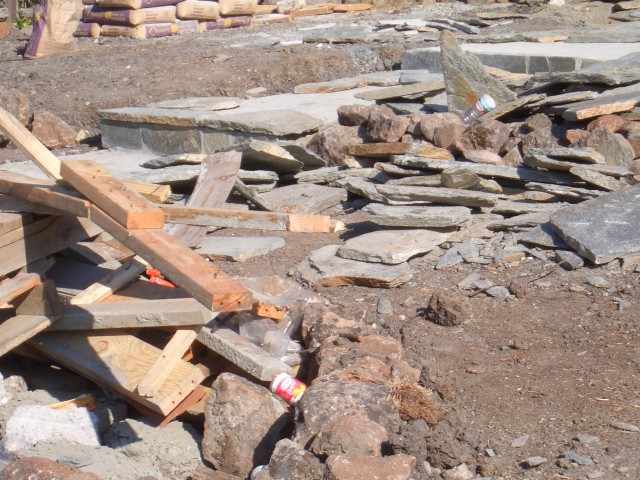 Front yard 2005 August 16 flagstones some with mortar 07.jpg