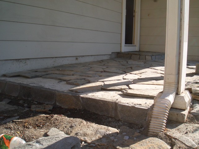 Front yard 2005 August 16 flagstones some with mortar 10.jpg