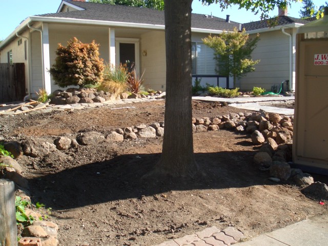 Front yard 2005 August 19 Mortar, yard grading, and dirt gone 08.jpg