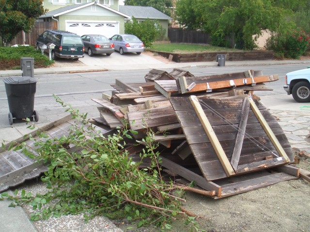2005 Sep 12 fence 06b demolition complete.jpg