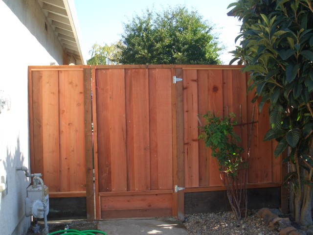 2005 Sep 12 fence 43 front side of replaced gate.jpg