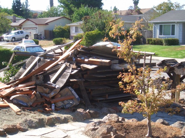 2005 Sep 12 fence 46 debris.jpg