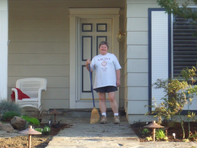 2005 Oct 15 Yard Projects front 05 planter helper Marjorie Ferrer.jpg