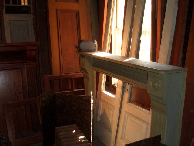 2006 Mar 11 Winchester Mystery House 04 unused parts.jpg