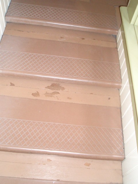 2006 Mar 11 Winchester Mystery House 07 short stairs.jpg