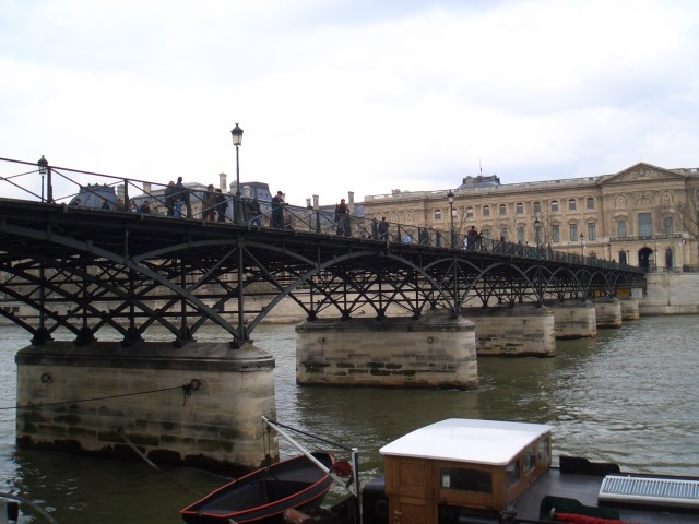 April 2006 Paris Day 1ca Exploring - Metal bridge.jpg