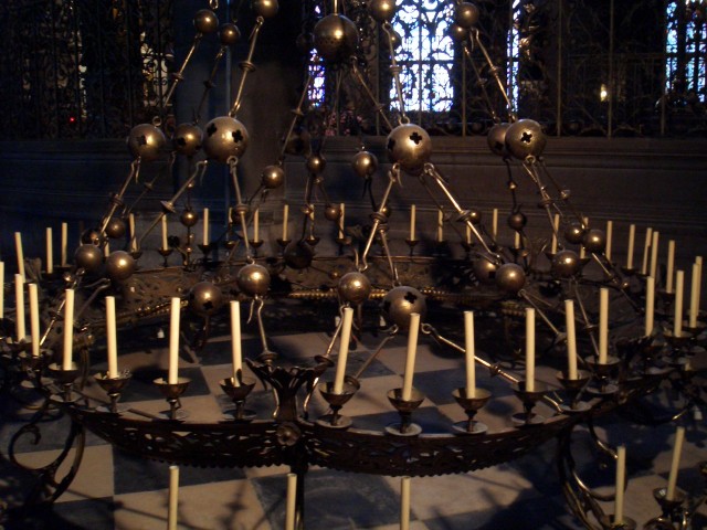 April 2006 Paris Day 2aj Notre Dame crown of thorns.jpg